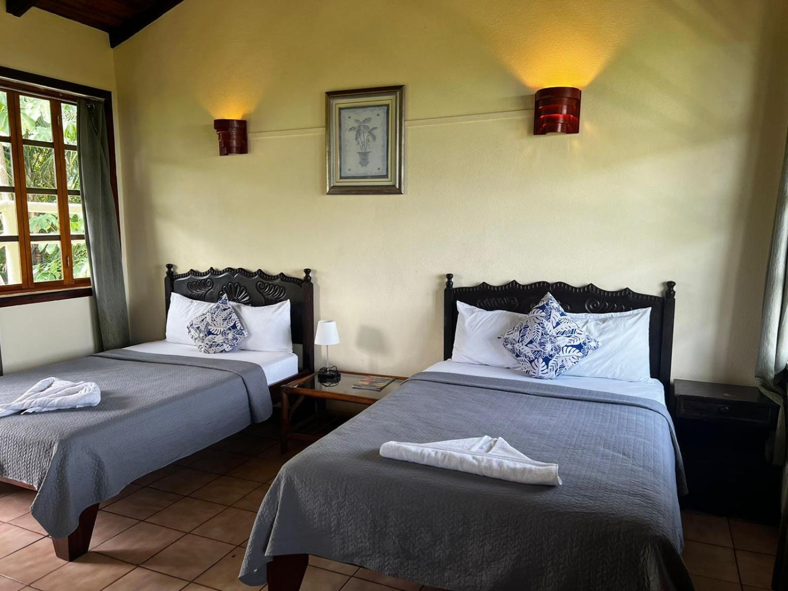 Hotel La Colina Manuel Antonio Esterno foto