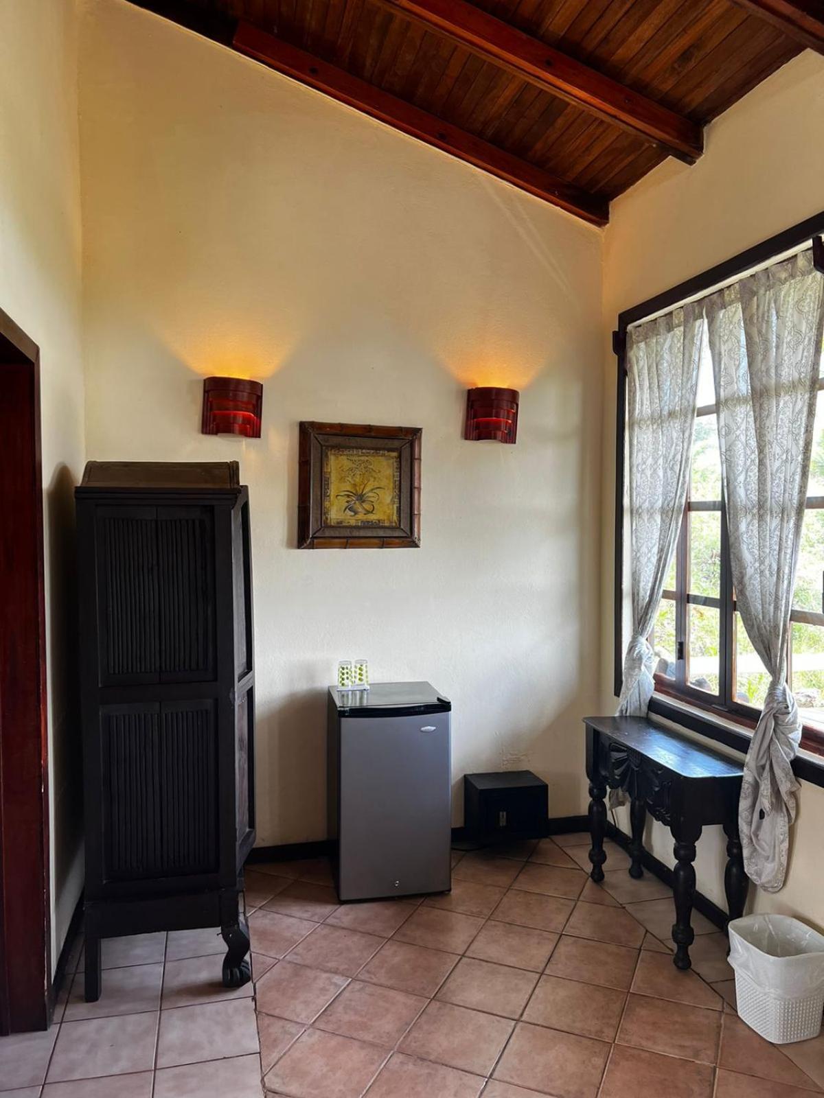 Hotel La Colina Manuel Antonio Esterno foto